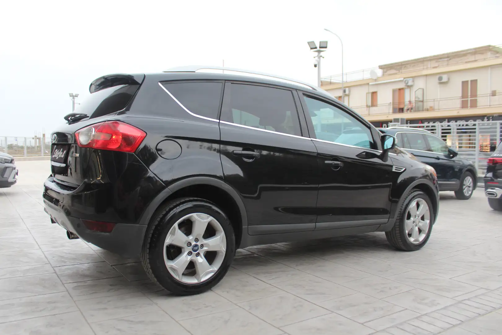 Ford Kuga 2.0 tdci Titanium 4wd 136cv dpf Schwarz - 2