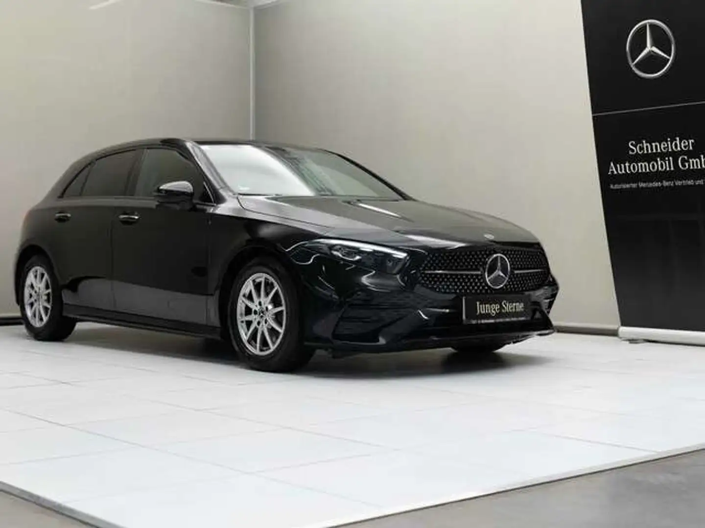 Mercedes-Benz A 180 d Kompaktlimousine W-Paket Night Navi Sport Schwarz - 2