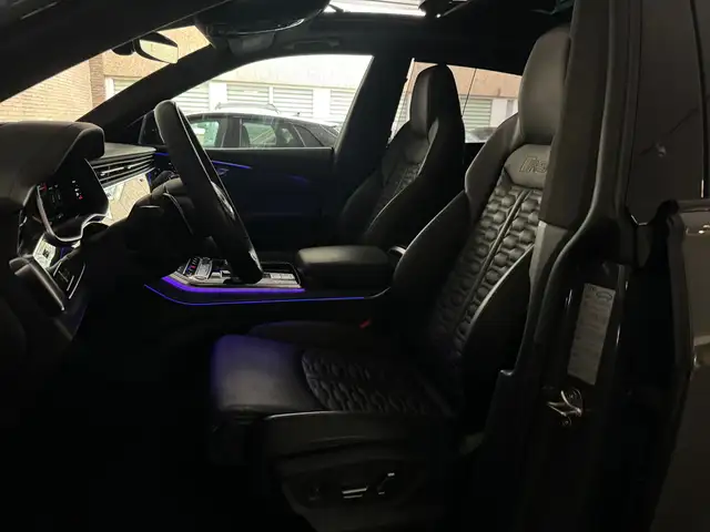 Audi RS Q8 view 6