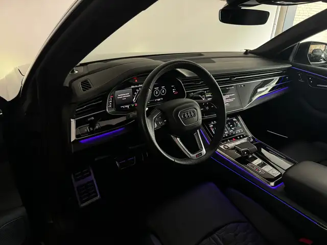 Audi RS Q8 view 5