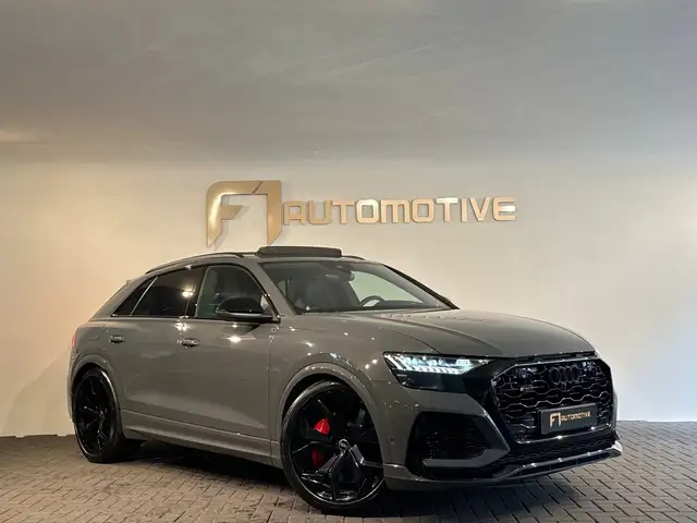 Audi RS Q8 view 7