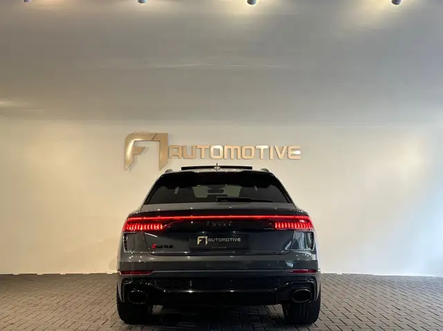 Audi RS Q8 view 11