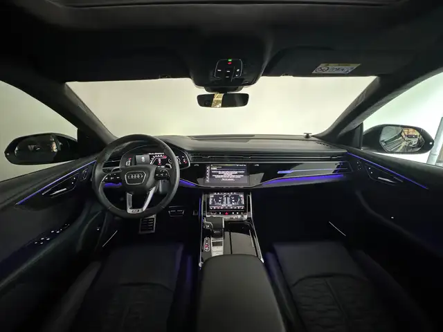 Audi RS Q8 view 4