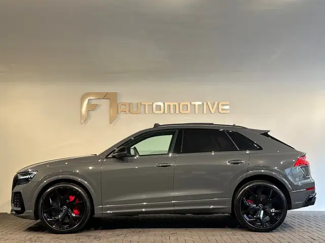 Audi RS Q8 view 13