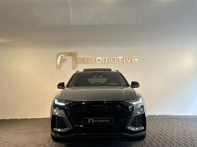 Audi RS Q8 view 9