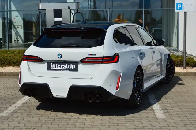 BMW M5 view 6