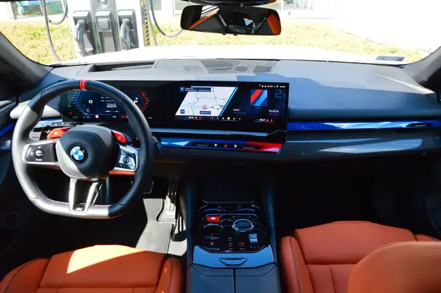 BMW M5 view 10