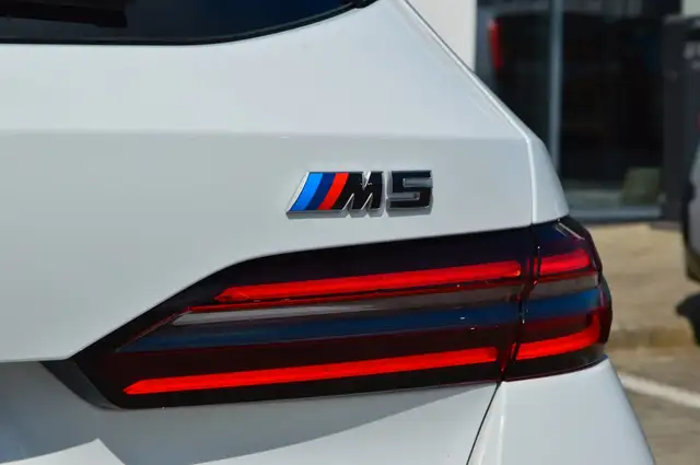 BMW M5 view 8