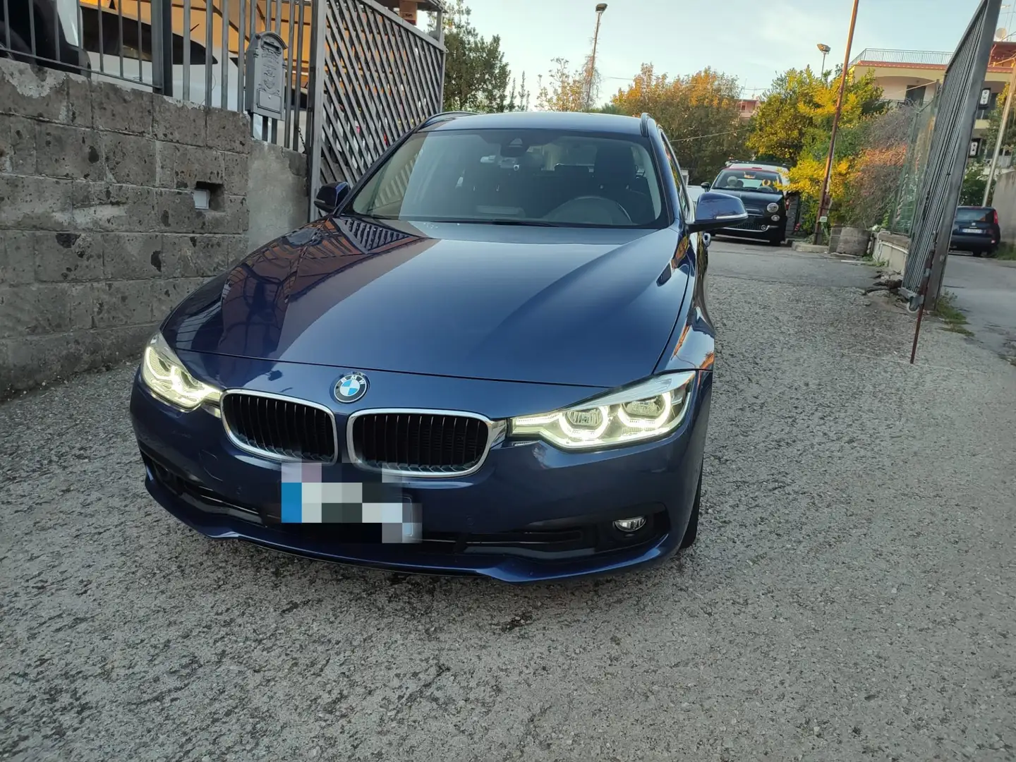 BMW 316 316d Touring Business Advantage auto Blu/Azzurro - 2
