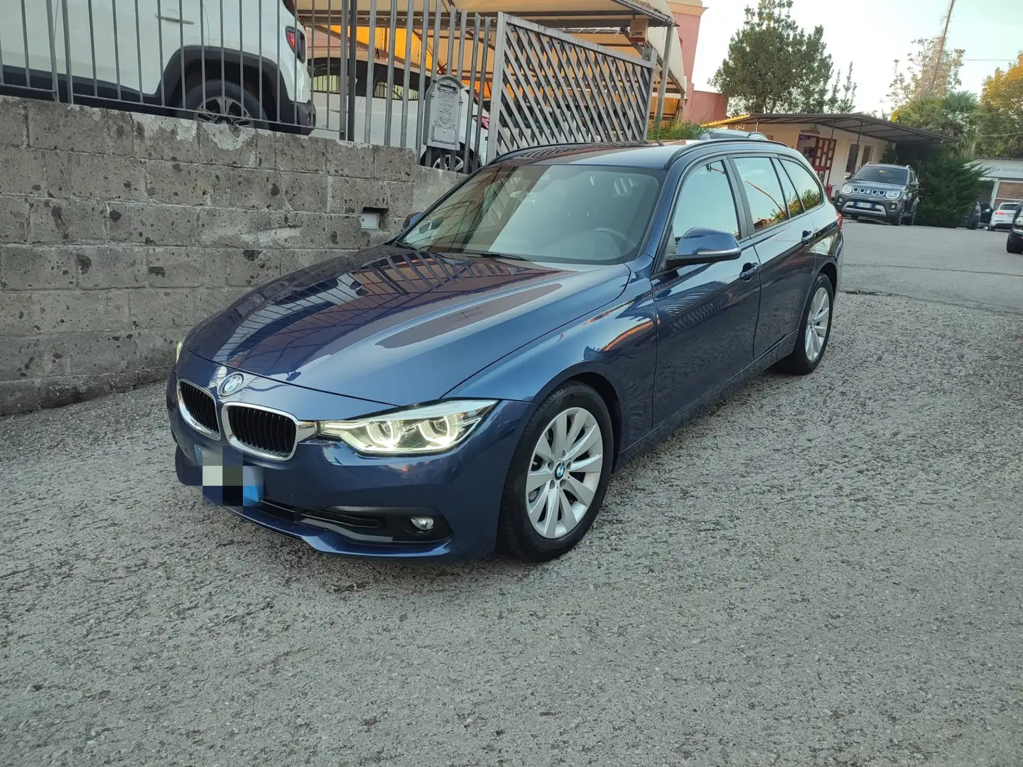 BMW 316 316d Touring Business Advantage auto Blu/Azzurro - 1