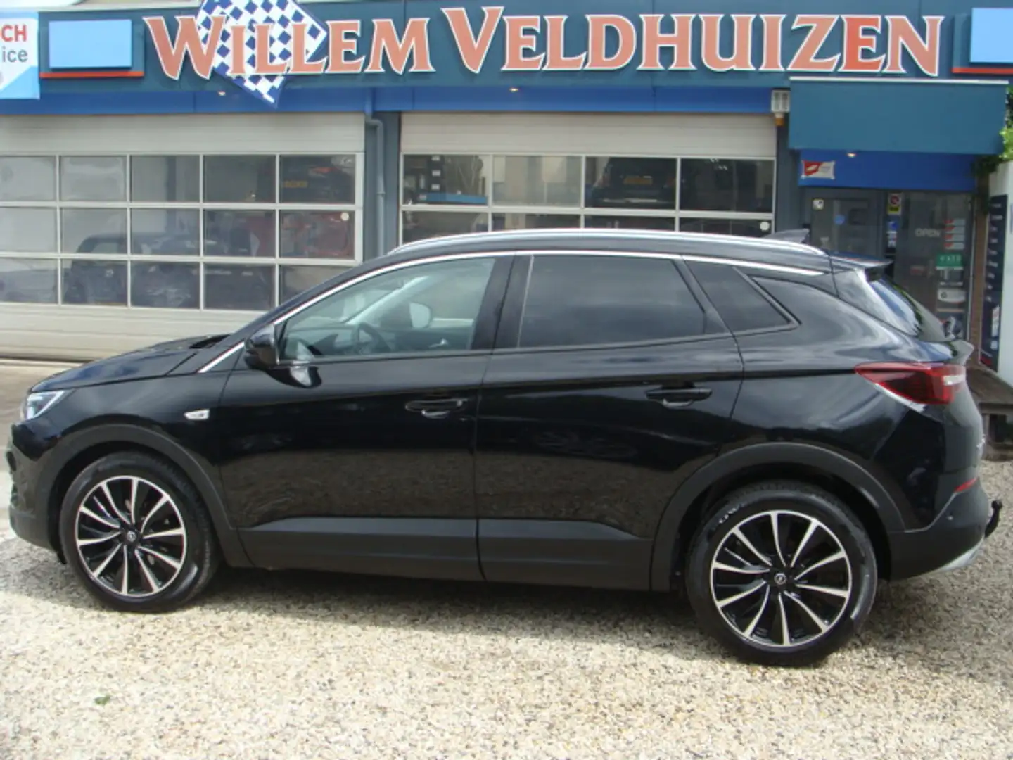 Opel Grandland X 1.2 Turbo Automaat Business Elegance trekhaak Nero - 2