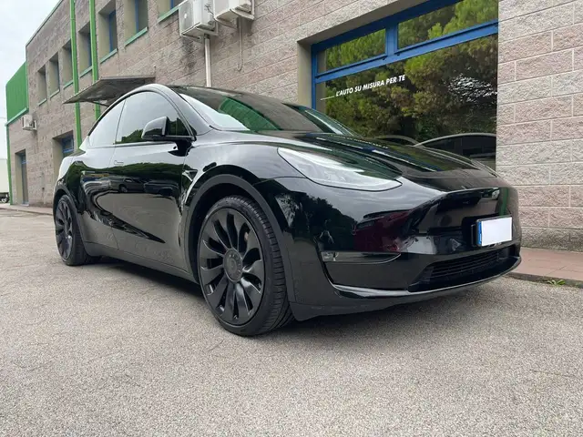 Tesla Model Y PERFORMANCE DUAL MOTOR AWD 4X4 CERCHI DA 21"