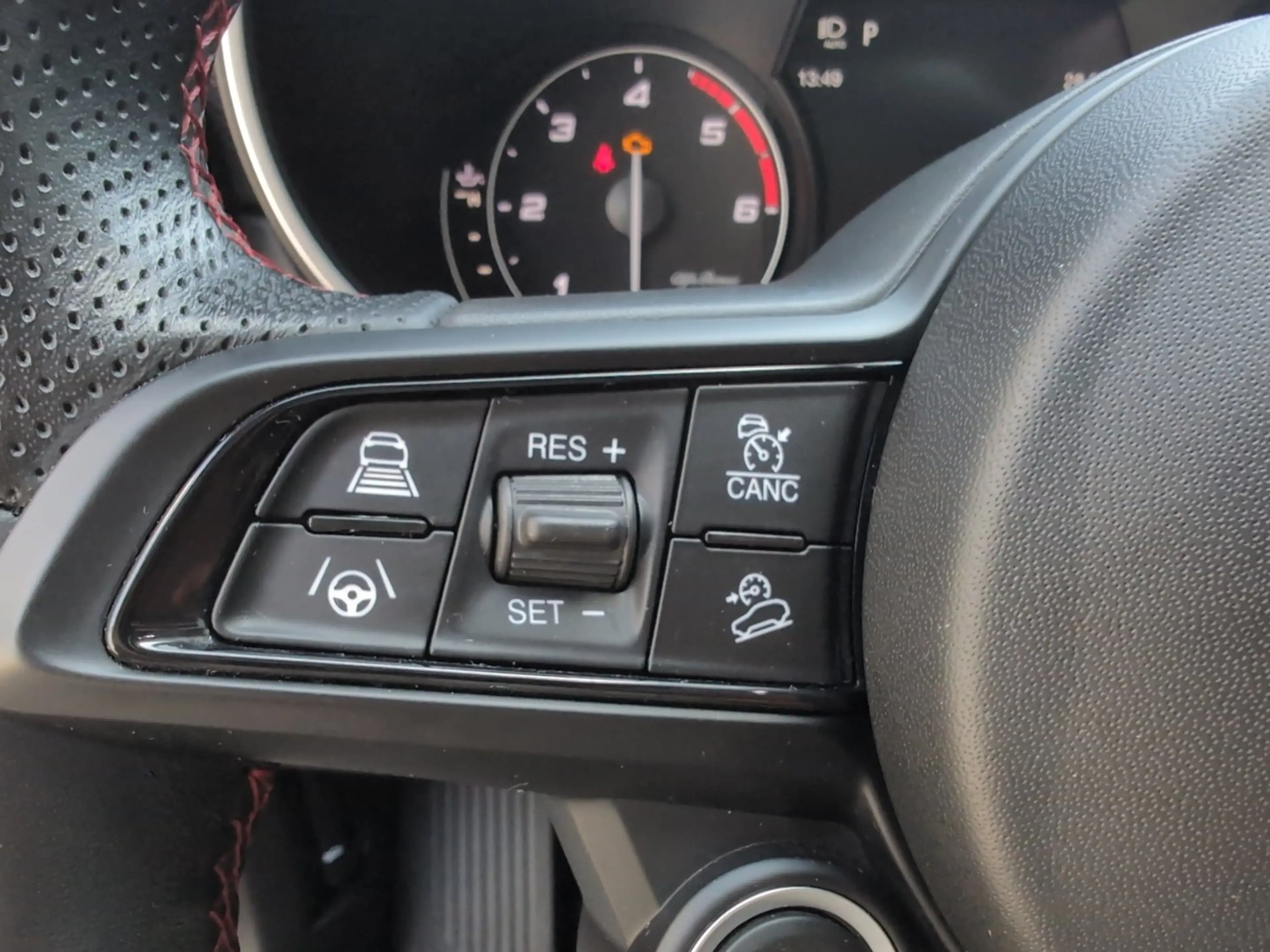 Alfa Romeo Stelvio Business Q4 — photo 11