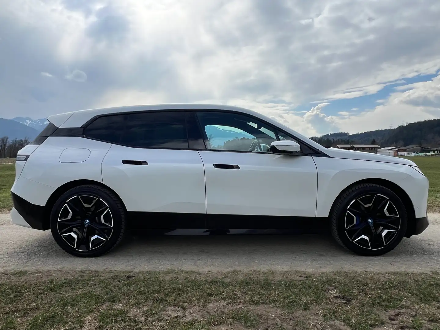 BMW iX iX xDrive50 105kWh Weiß - 1