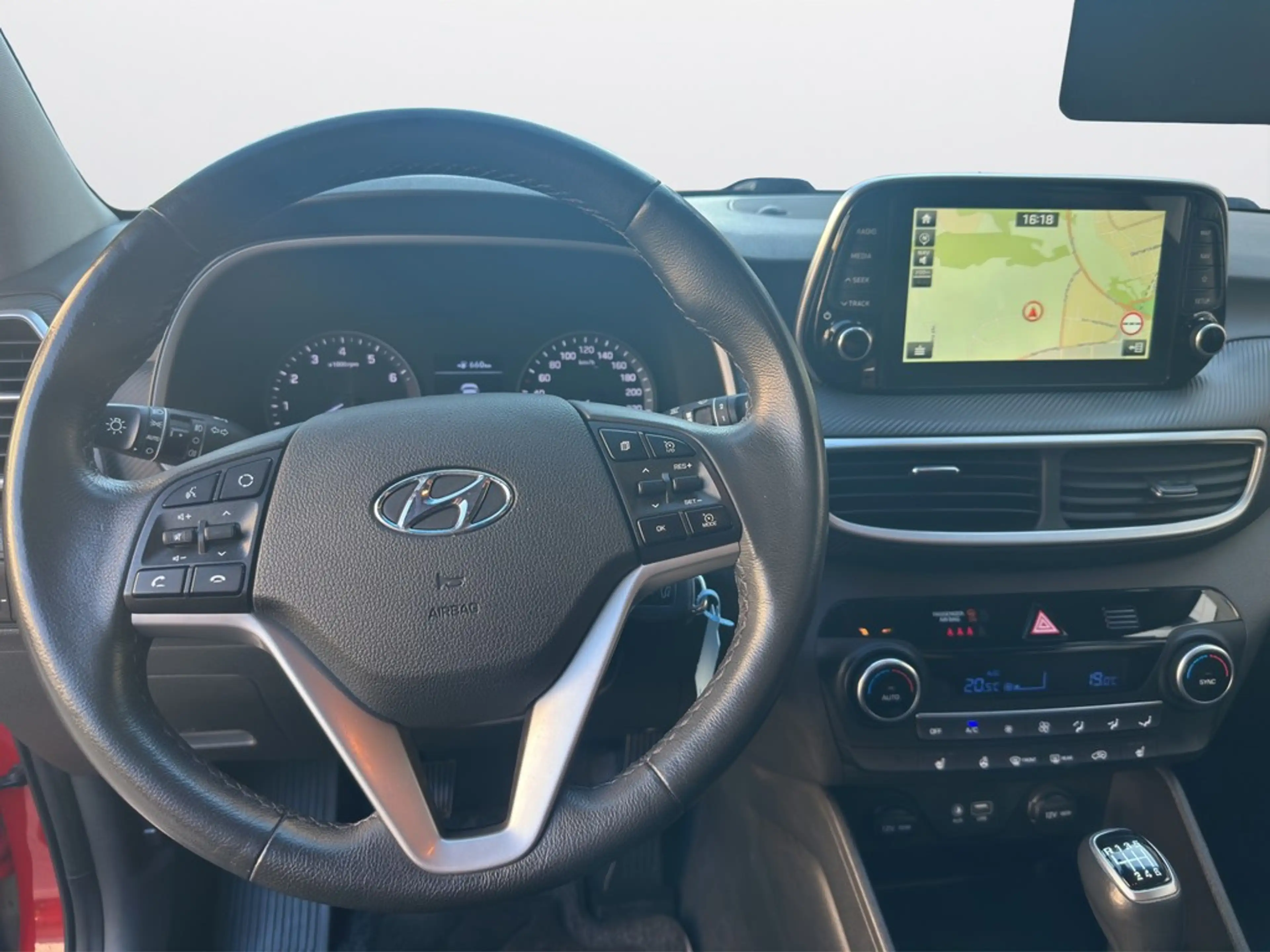 Hyundai TUCSON Advantage 1.6 2WD 6-Gang LED/NAV/RFK — photo 10