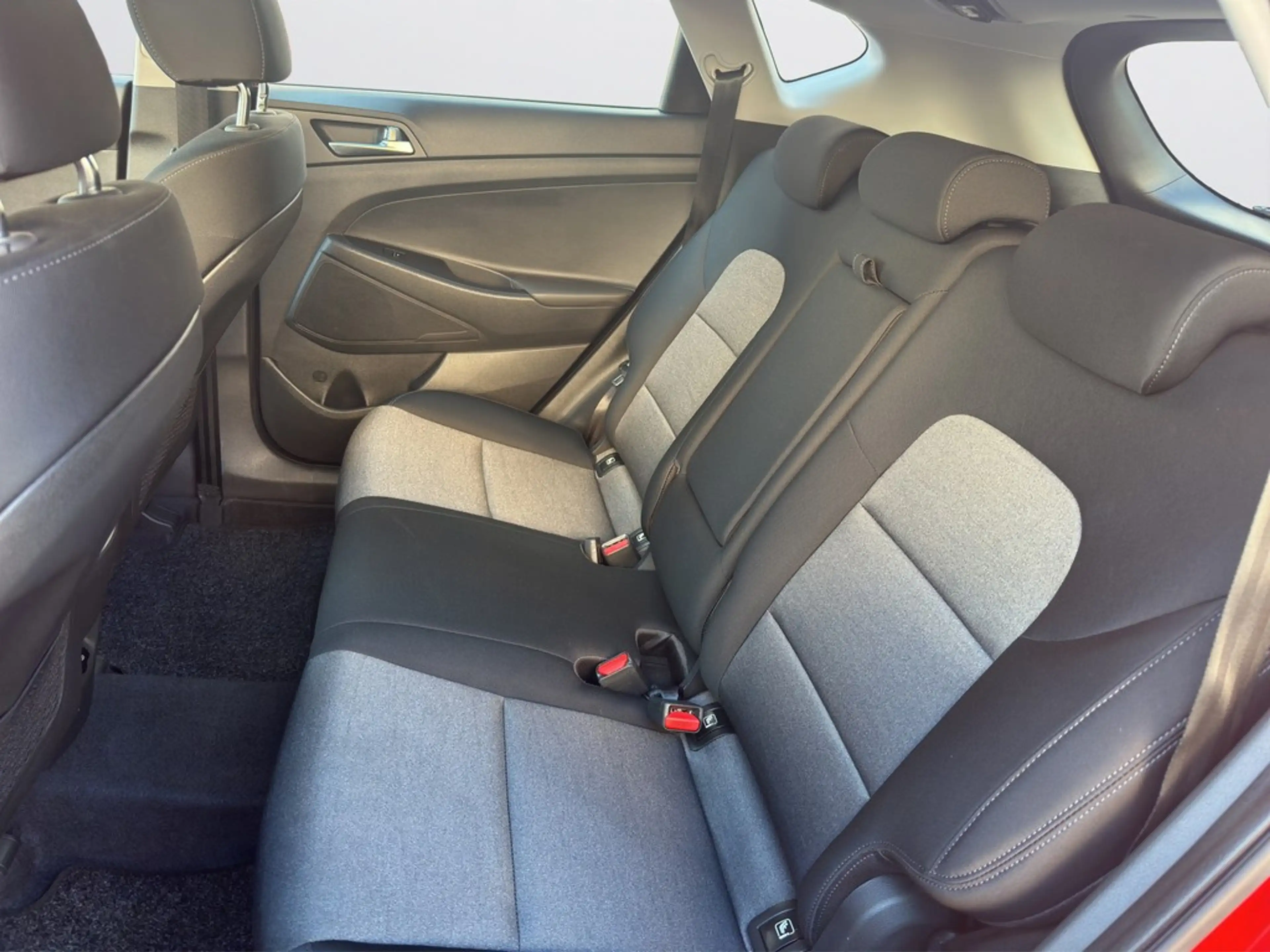 Hyundai TUCSON Advantage 1.6 2WD 6-Gang LED/NAV/RFK — photo 12