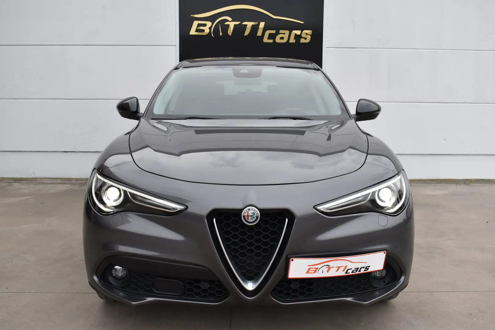 Alfa Romeo Stelvio 2.2JTD Automaat* Navi* 2-zone Airco* PDC* 19" Velg Nero - 2