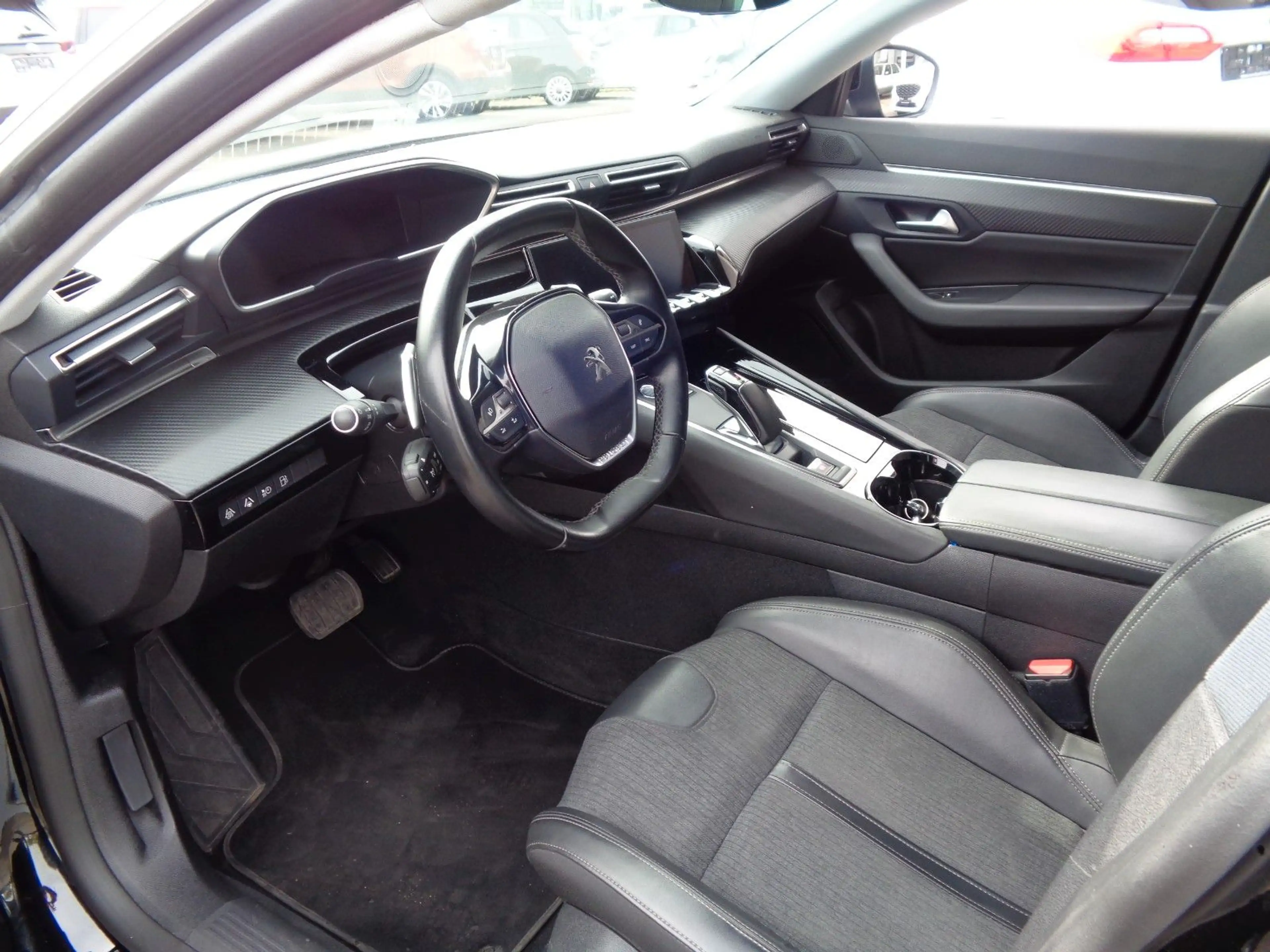 Peugeot 508 SW Hybrid 225 Allure — photo 7