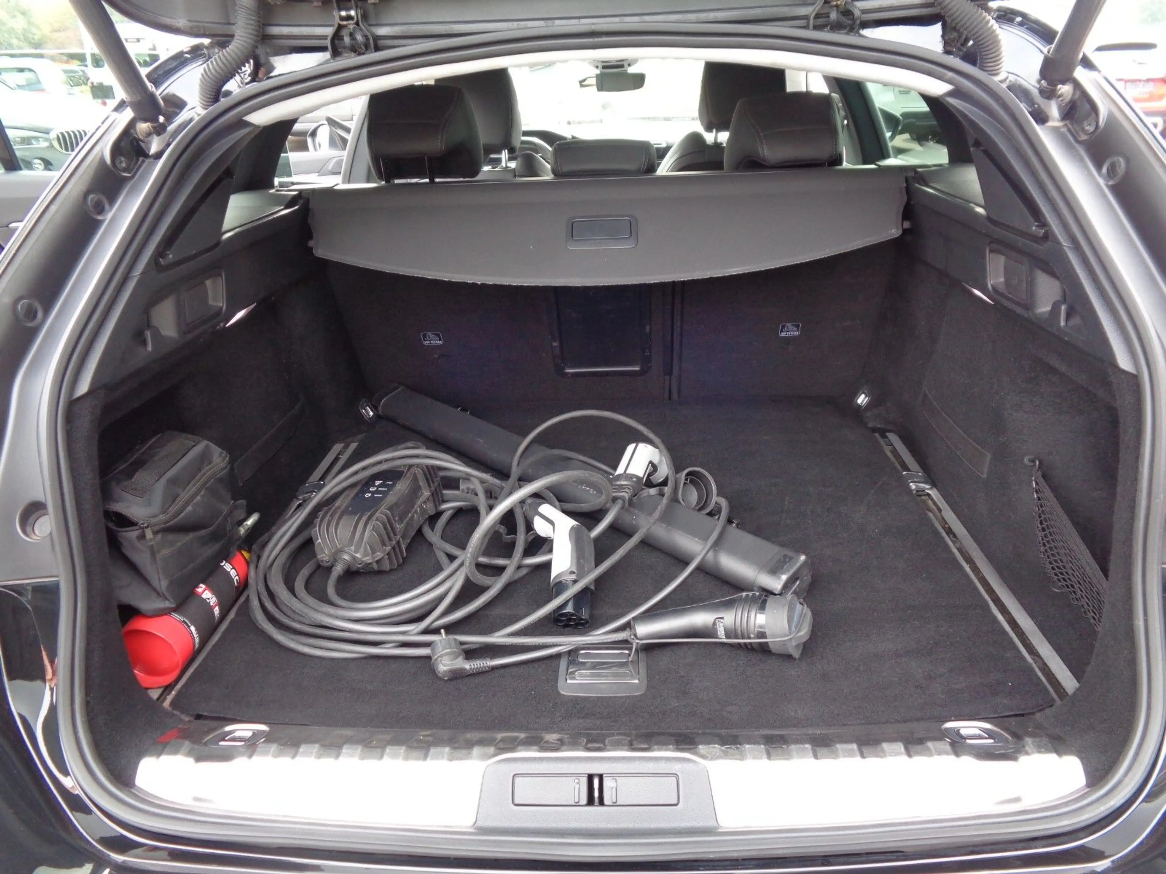 Peugeot 508 SW Hybrid 225 Allure — photo 9