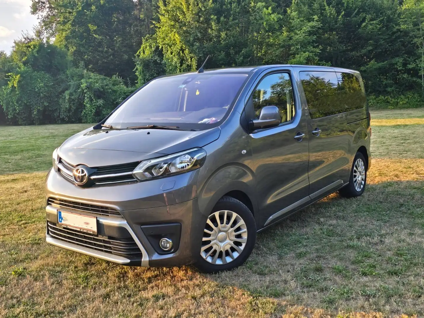 Toyota Proace Proace 1,6 D-4D 115 Medium Grau - 1