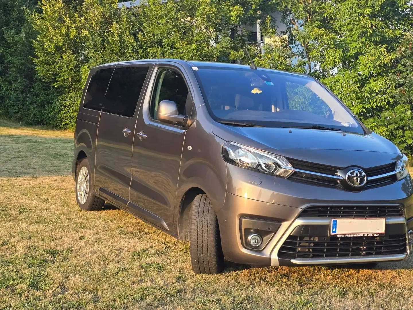 Toyota Proace Proace 1,6 D-4D 115 Medium Grau - 2