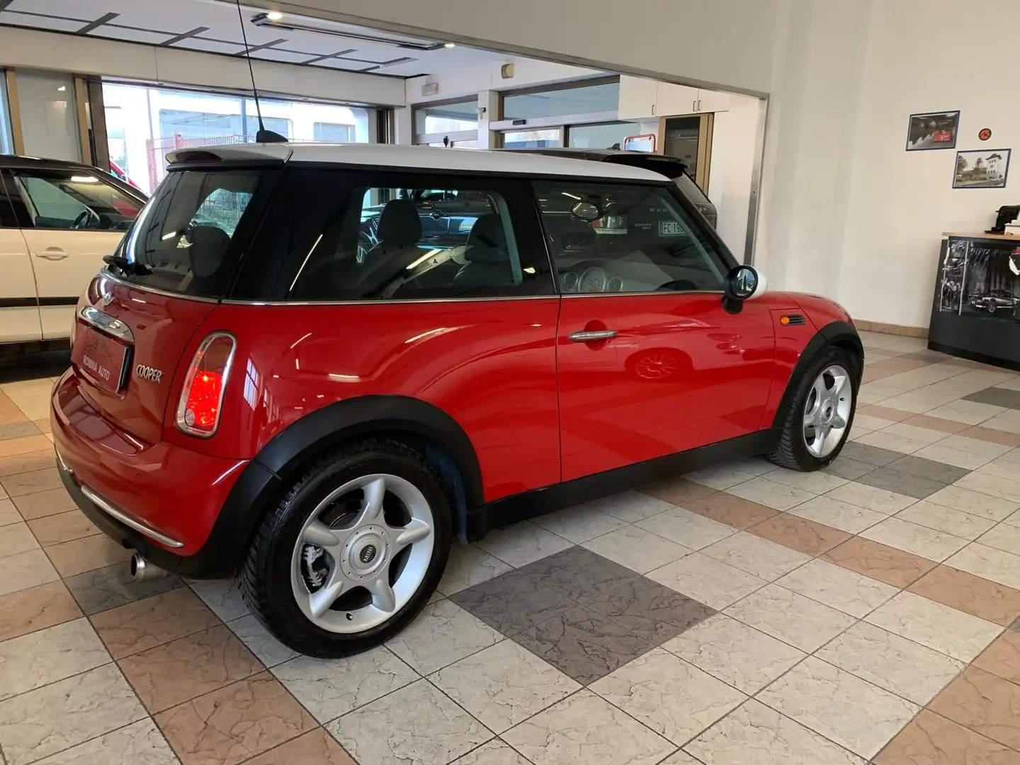 MINI Cooper Mini II 2001 1.6 Park Lane Rosso - 2