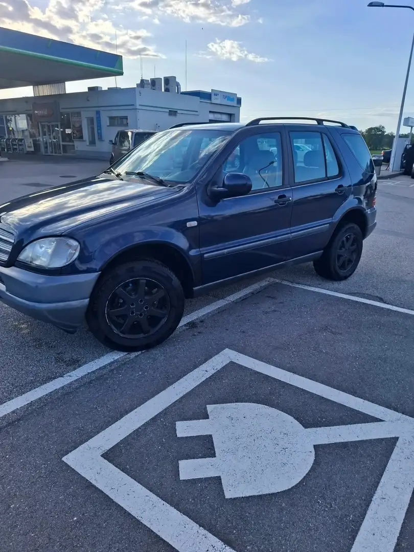 Mercedes-Benz ML 270 CDI Blau - 2