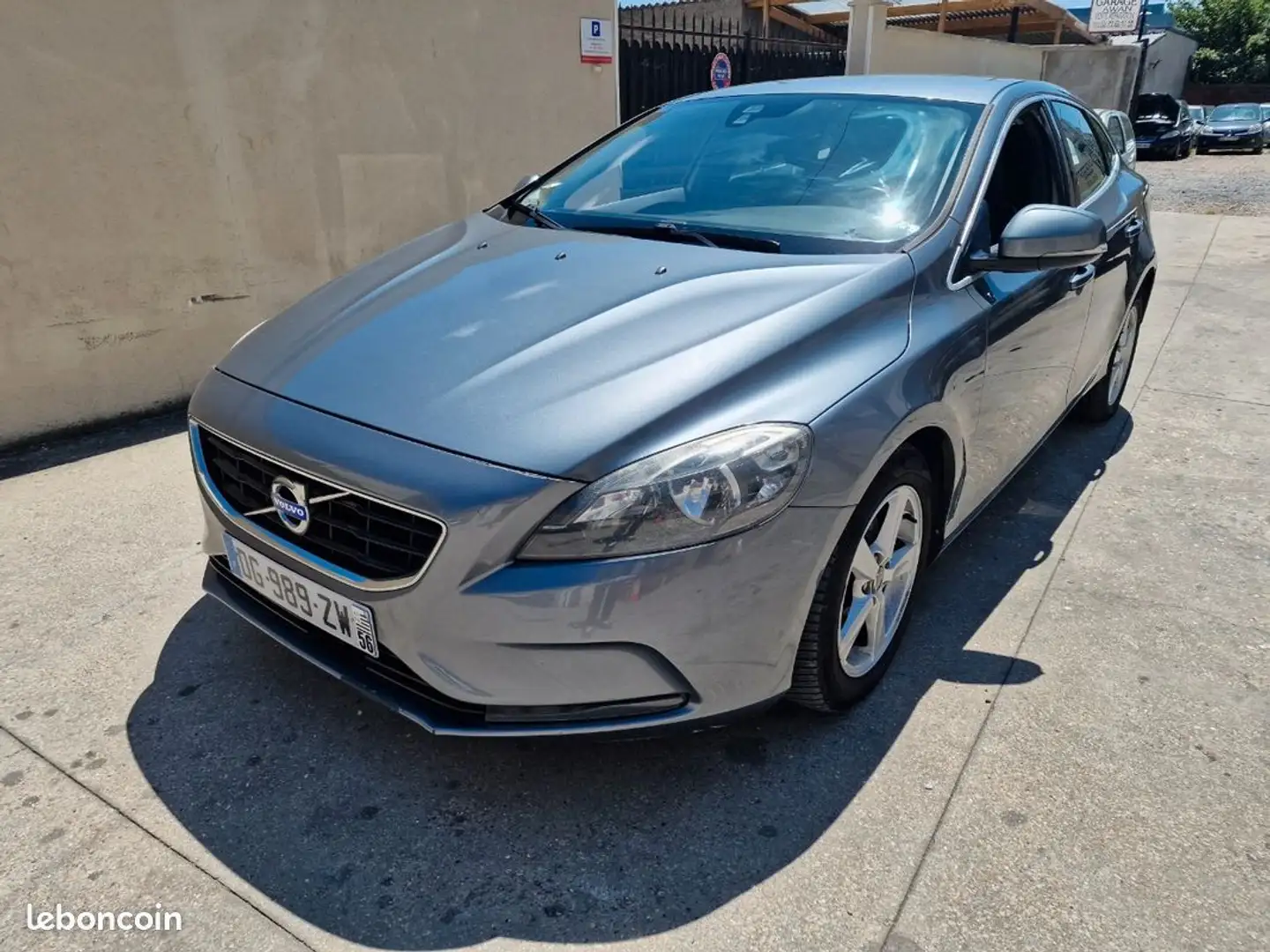 Volvo V40 d2 115ch momentum boite automatique Gris - 1