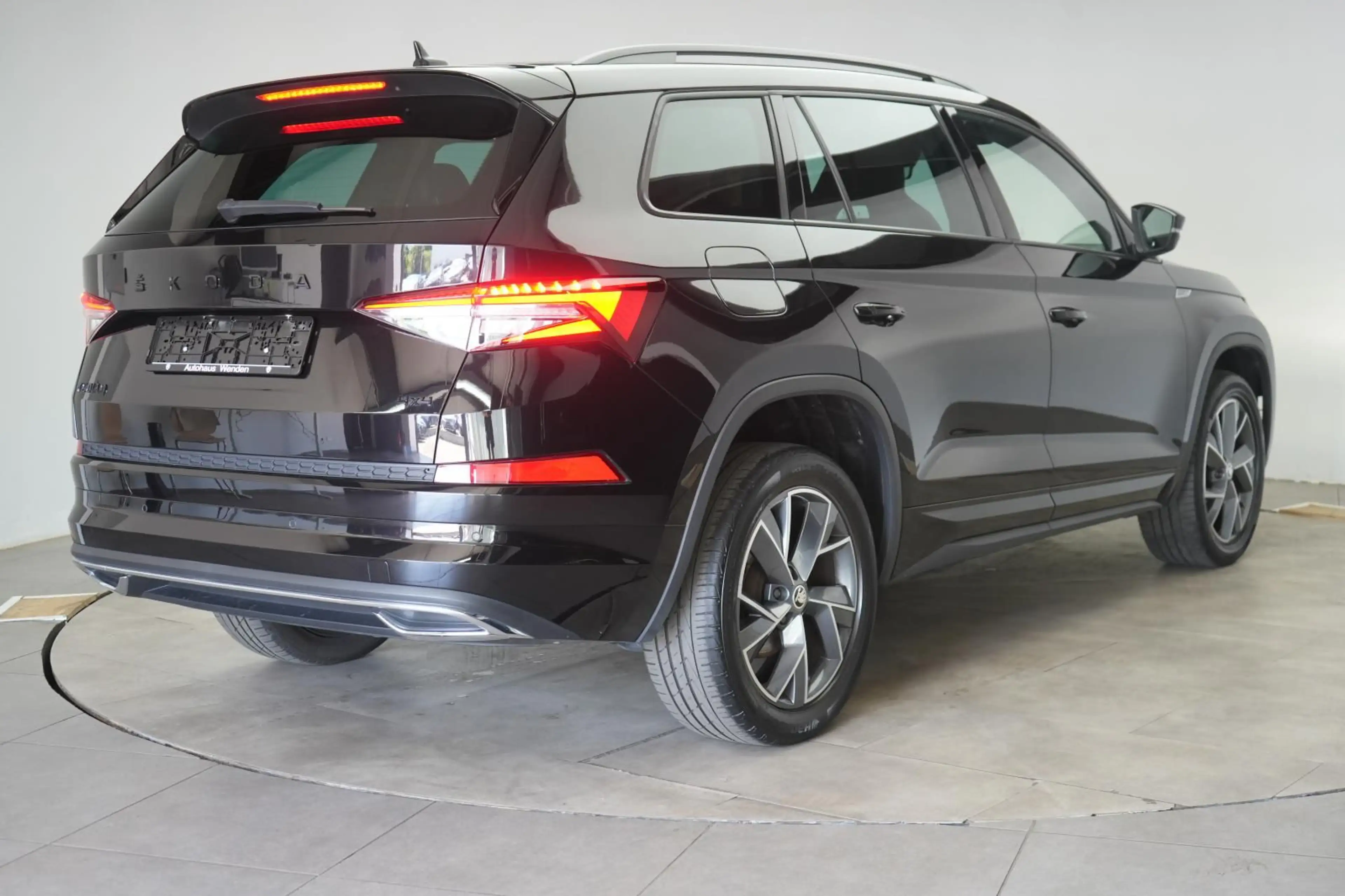 Skoda Kodiaq 2.0 TDI 4x4 DSG Sportline ACC/Virtual/Mat — photo 6