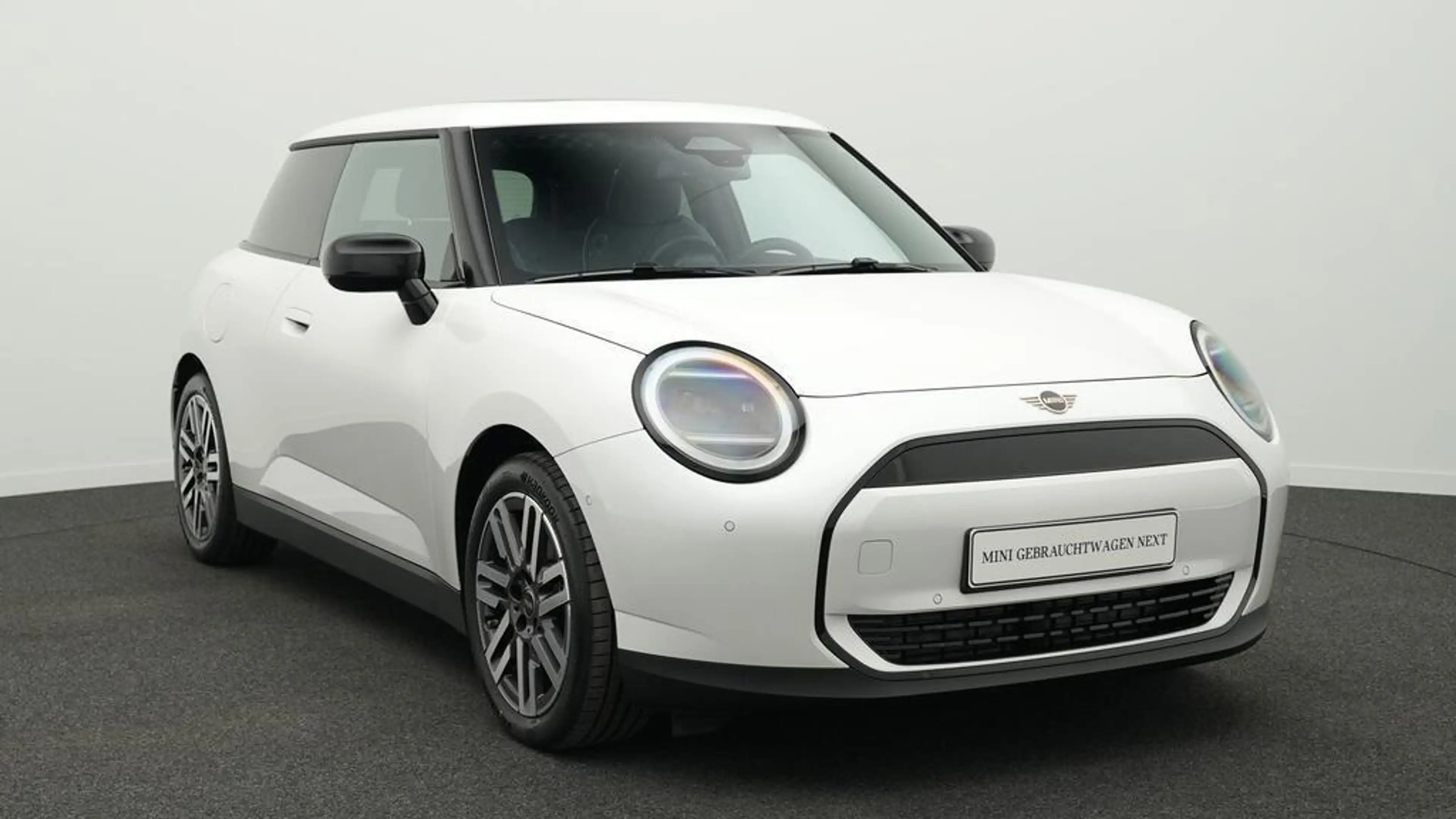 MINI Cooper E Classic Trim — photo 15