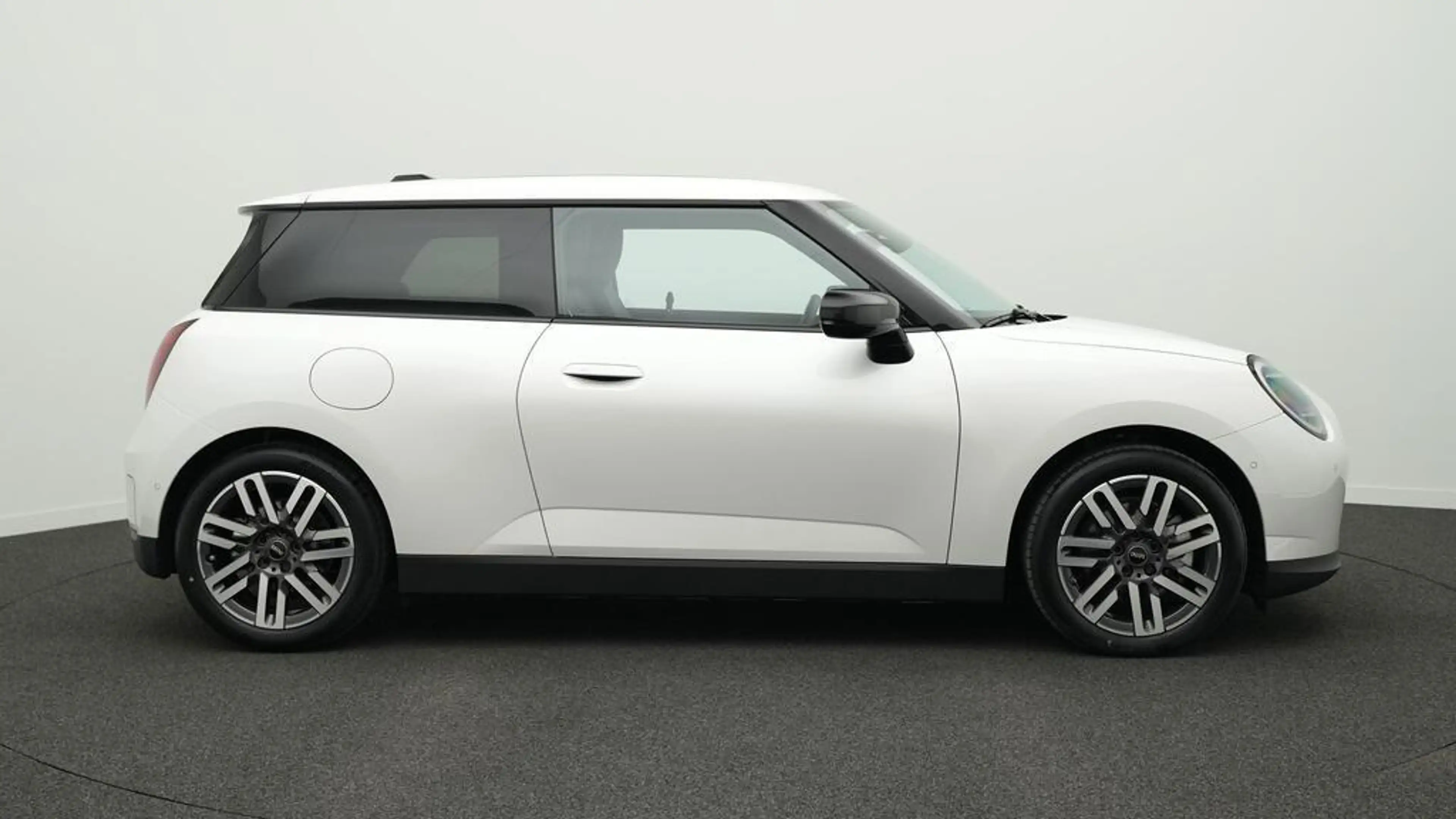 MINI Cooper E Classic Trim — photo 3