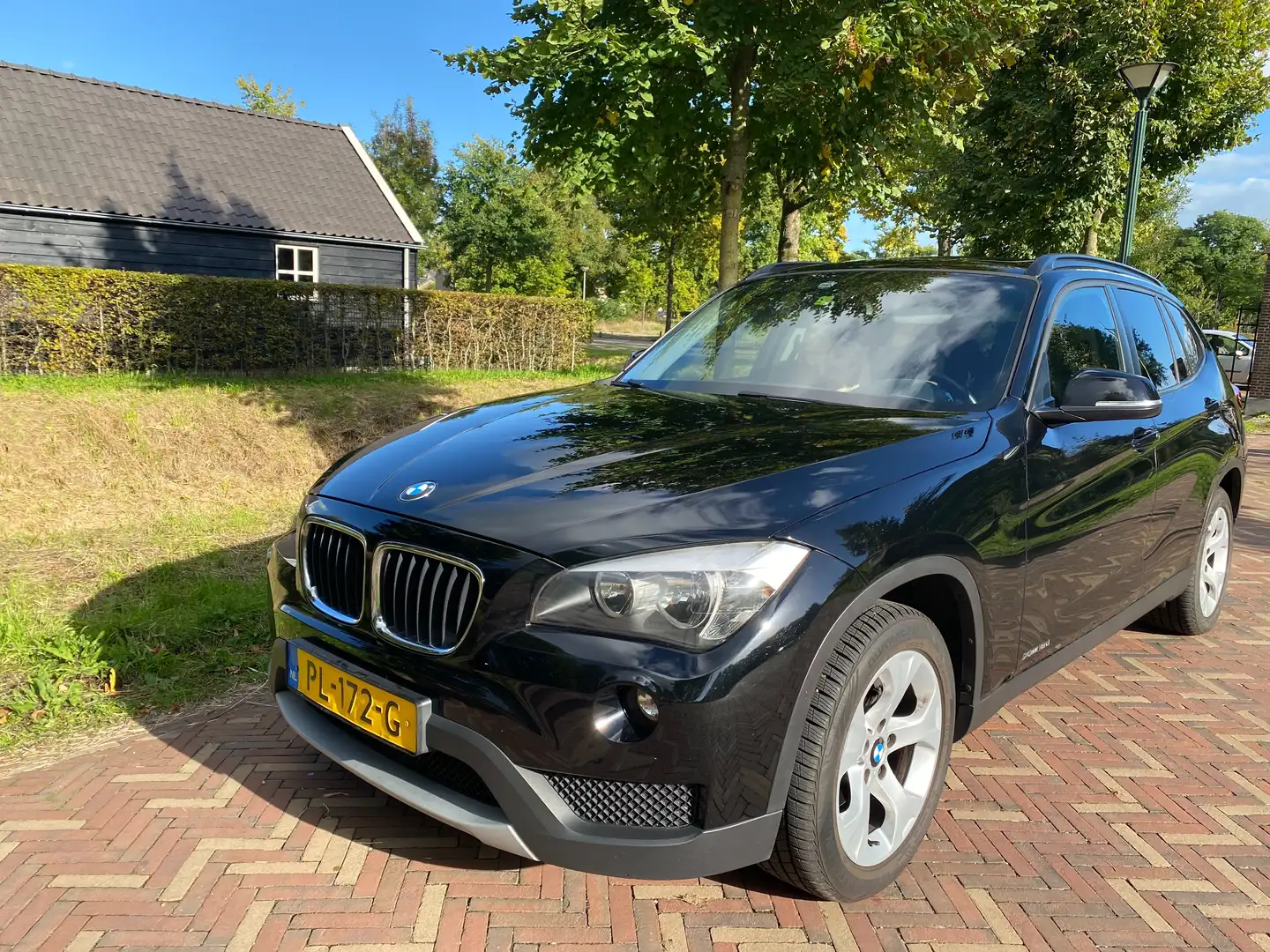 BMW X1 X1 xDrive18d Zwart - 1