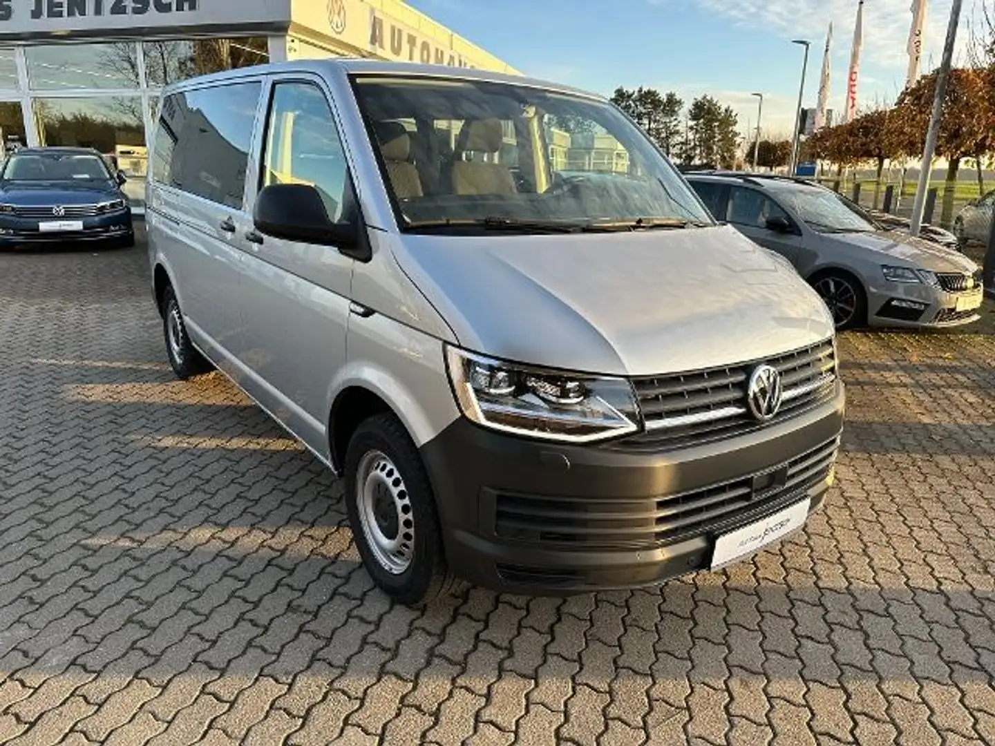 Volkswagen T6 Caravelle LED/Navi/PDC/ACC/GRA Silber - 2