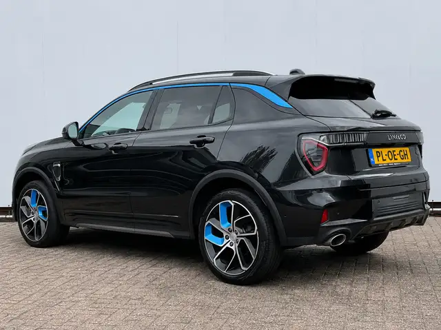 Lynk & Co 01 view 2