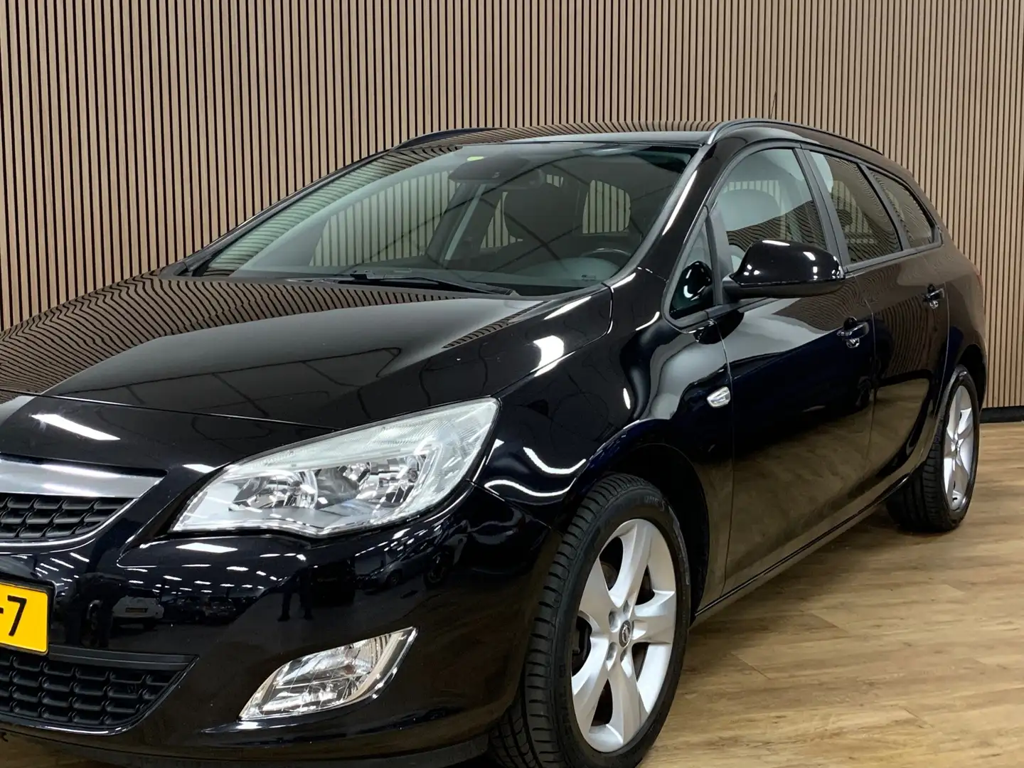 Opel Astra Sports Tourer 1.4 Turbo Edition|Climate Control|15 Zwart - 2