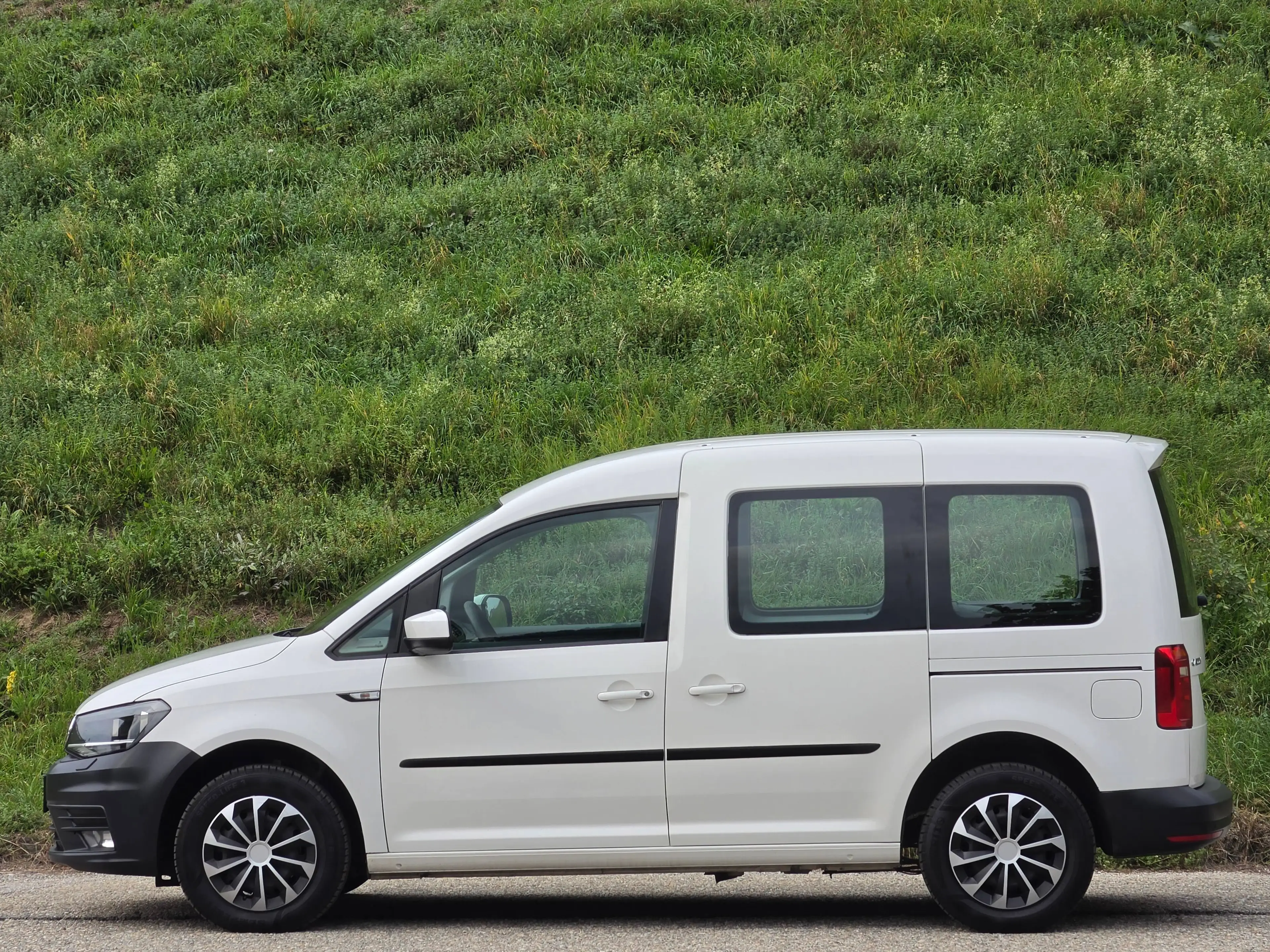Volkswagen Caddy Trendline* 7 Sitzer* MwSt.* Sitzheizung* Klima* — photo 5