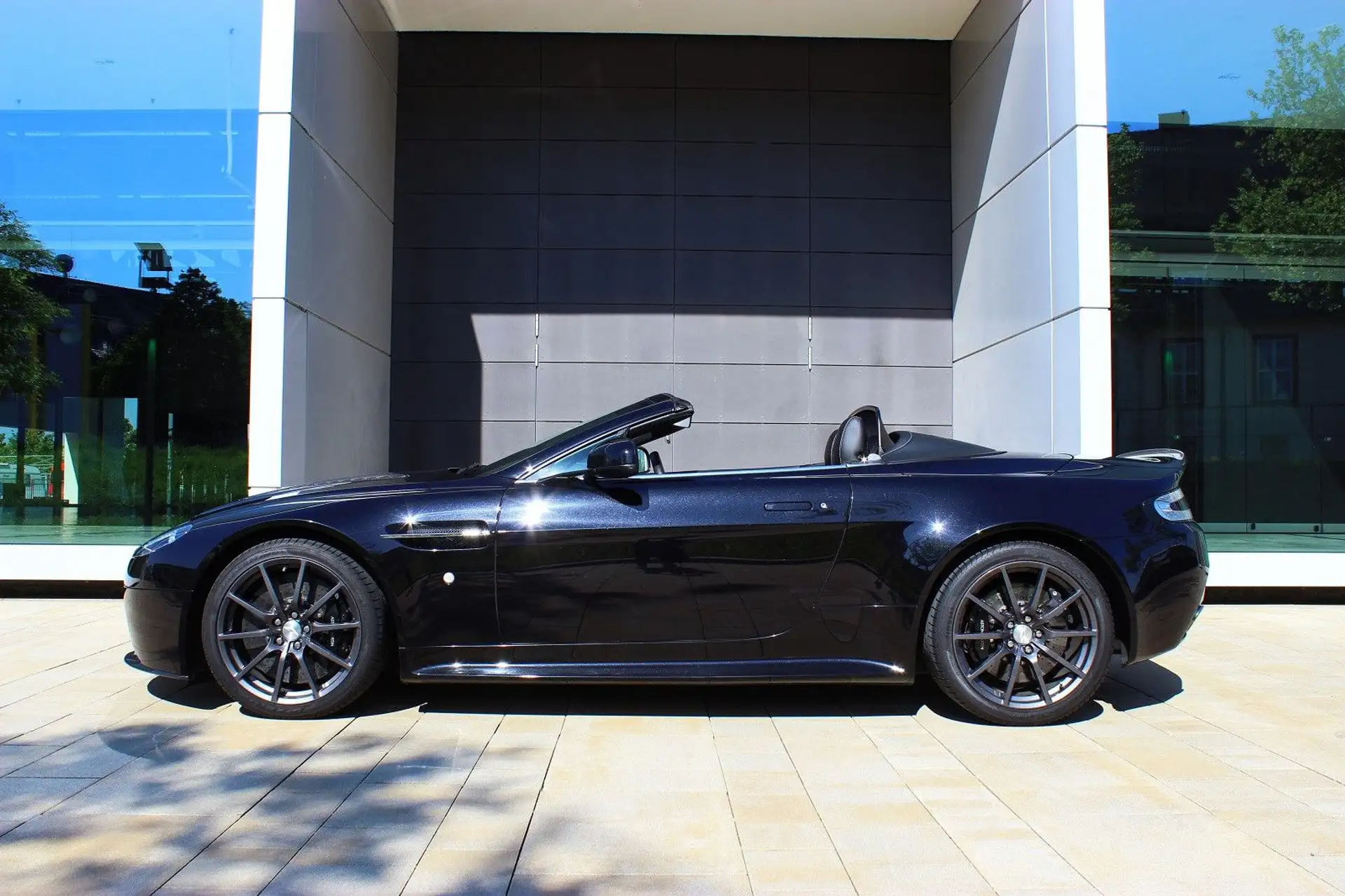 애스턴마틴 밴티지 Roadster 2016 검정 사진 2