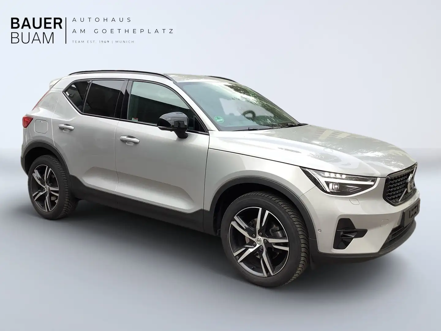 Volvo XC40 B3 FWD Plus Dark Gris - 2