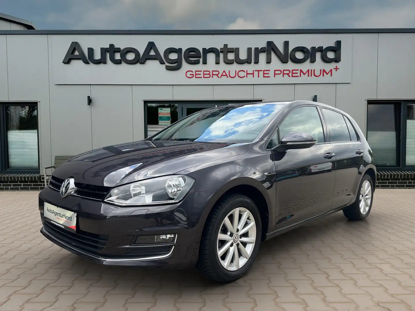 Volkswagen Golf 1,4 TSI Lounge BMT NAVI+TEMP+SHZ+PDC+KLIMA Grau - 1