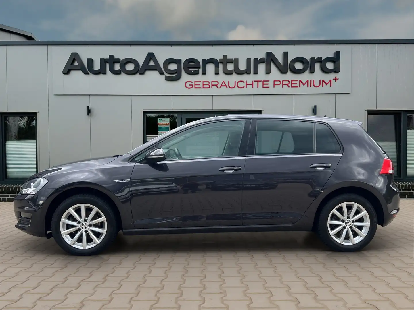 Volkswagen Golf 1,4 TSI Lounge BMT NAVI+TEMP+SHZ+PDC+KLIMA Grau - 2