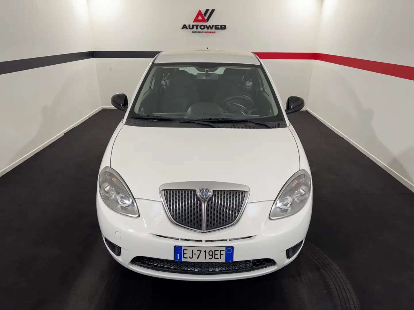 Lancia Ypsilon 1.2 69 CV Platinum Blanc - 2