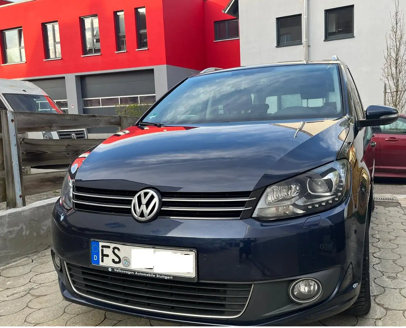Volkswagen Touran Touran Diesel 1.6 TDIHighline Auto.selbestparkingg Blau - 2