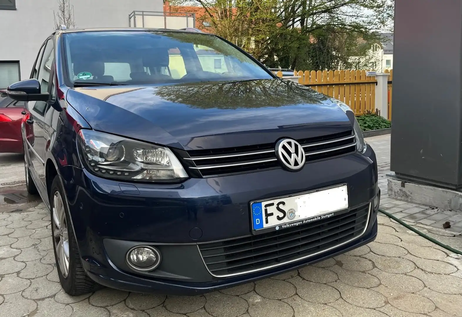 Volkswagen Touran Touran Diesel 1.6 TDIHighline Auto.selbestparkingg Blau - 1