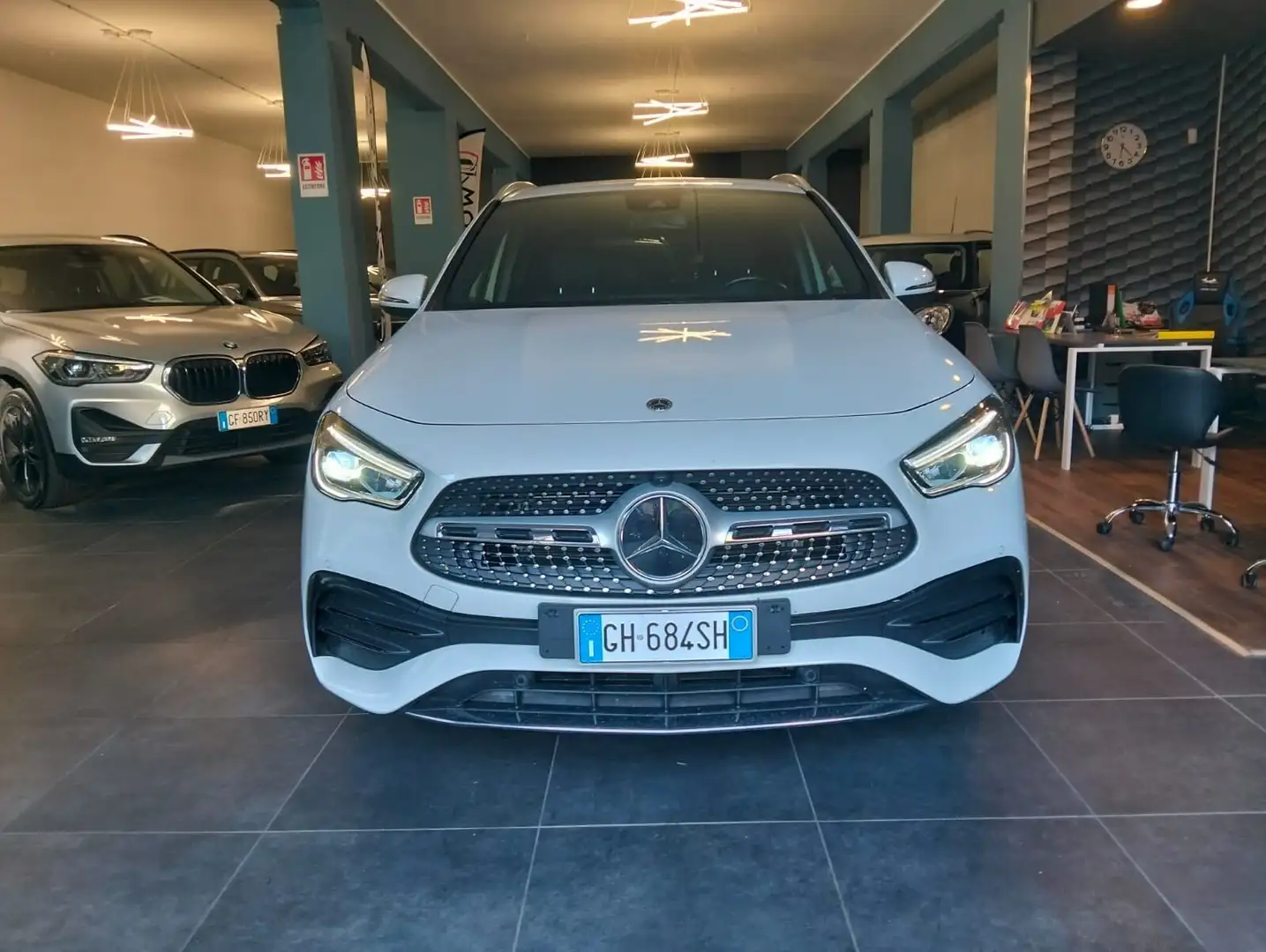 Mercedes-Benz GLA 180 GLA 180 d AMG Blanc - 2