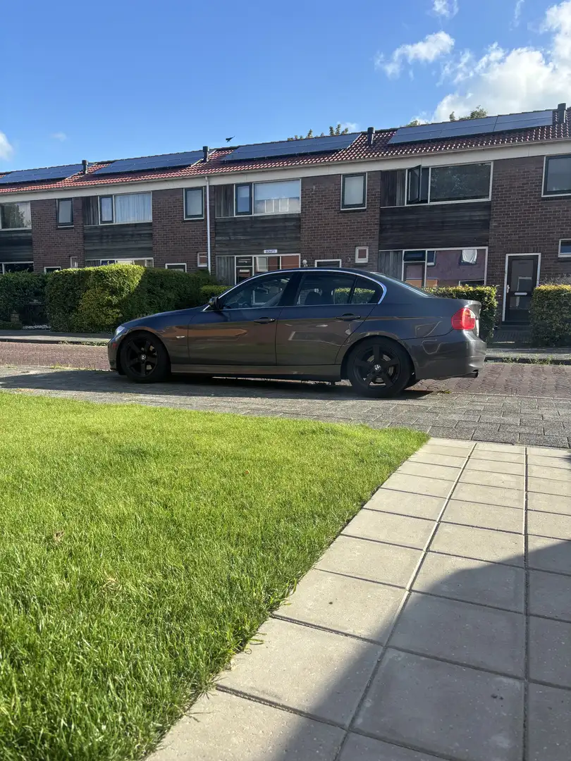BMW 330 320i Executive siva - 1