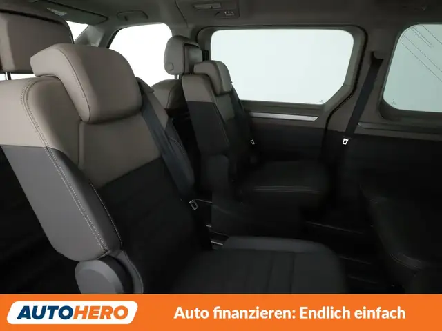 Volkswagen Multivan view 14
