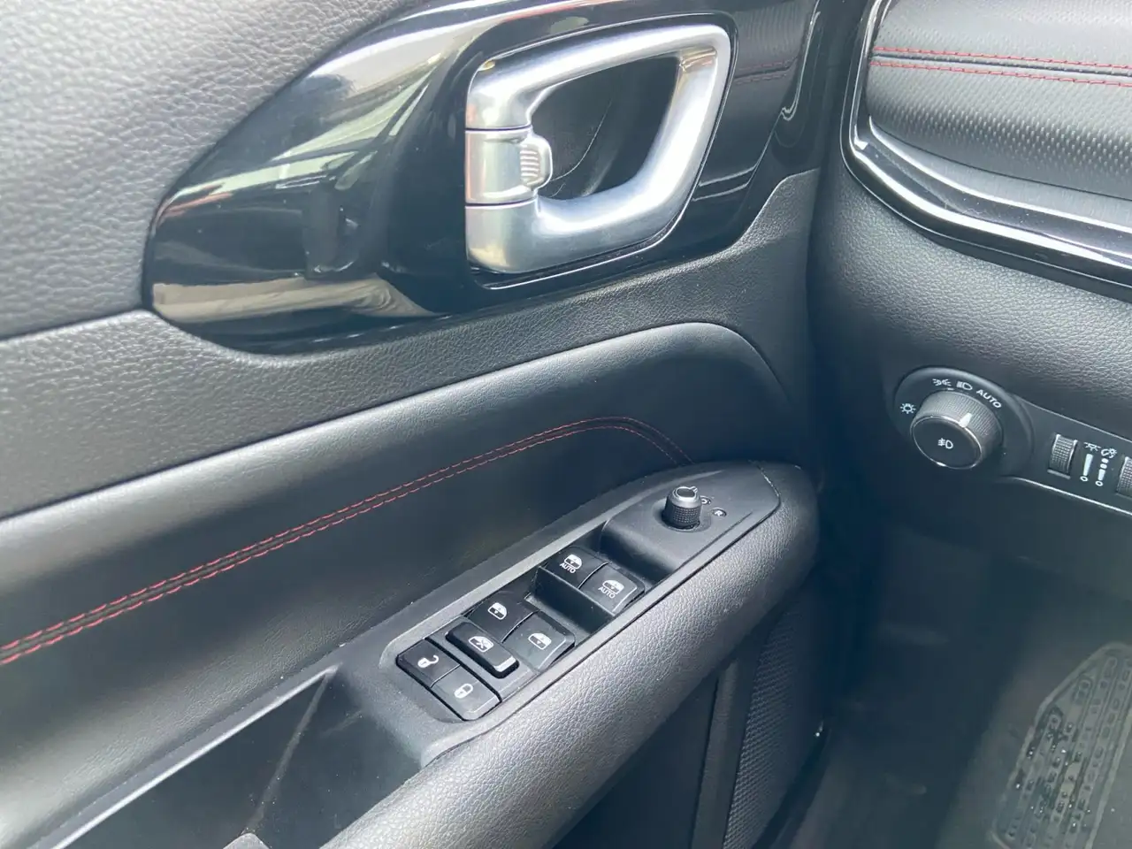 Jeep Compass photo Jeep Compass
