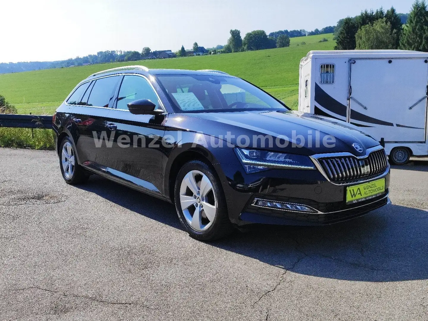 Skoda Superb Prem. Edition 4x4 *STANDHZG*SITZBELÜFTUNG Schwarz - 1