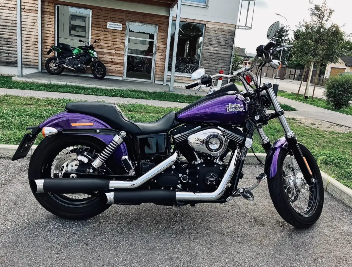 Harley-Davidson Dyna Street Bob FXDB Violet - 2