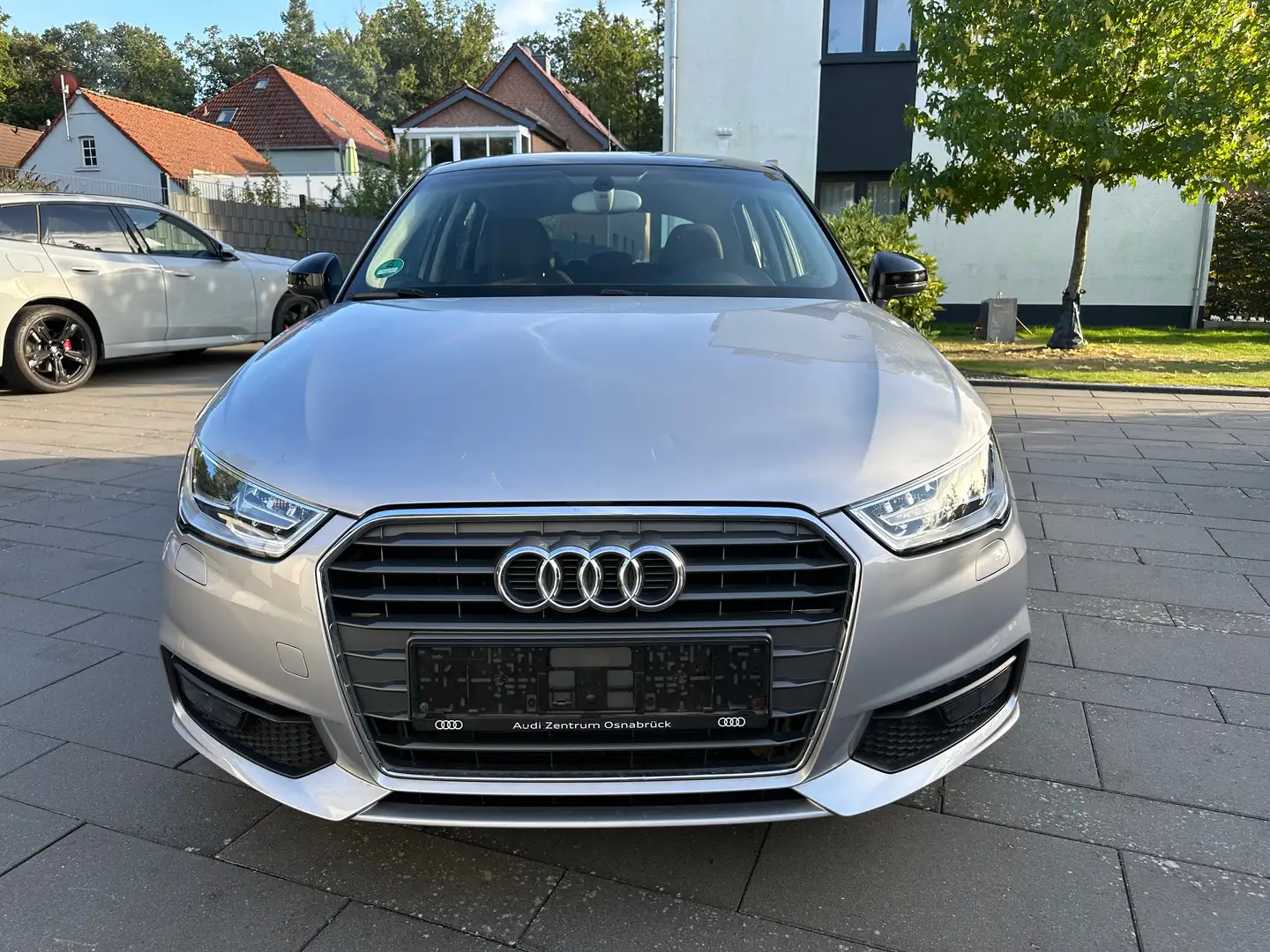 Audi A1 A1 1.6 TDI Sportback Silber - 1